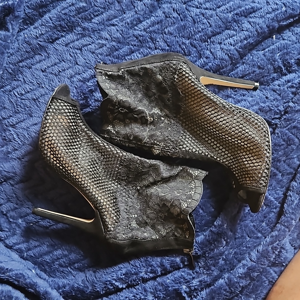 Chinese Laundry Jeopardy Booties in Black - Size 7.5 - Picture 8 of 8